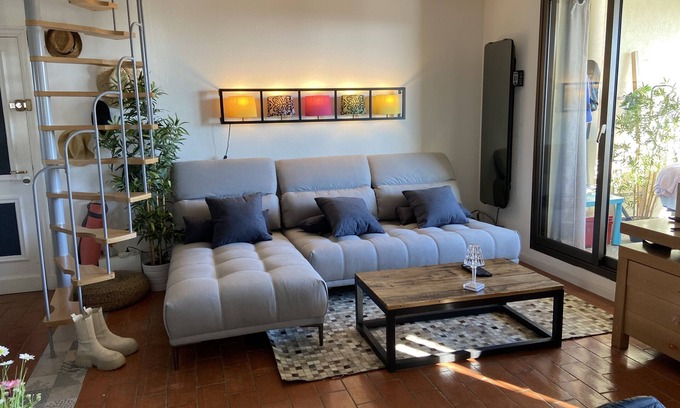 Villeneuve-Loubet Apartment | Cozy apartment in secure domain