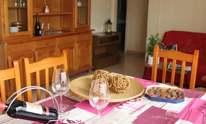 Llanca Apartment | Cozy Apartment 100m from Port Beach, Close to Promenade & Shops, WiFi Available