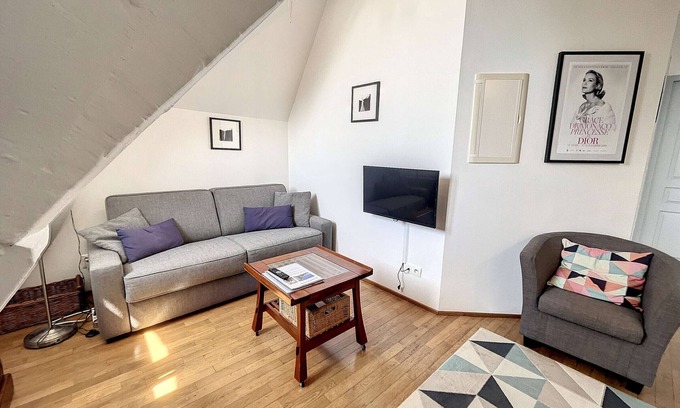 Granville Apartment | Cozy apartment, 200m beach, private parking, WiFi