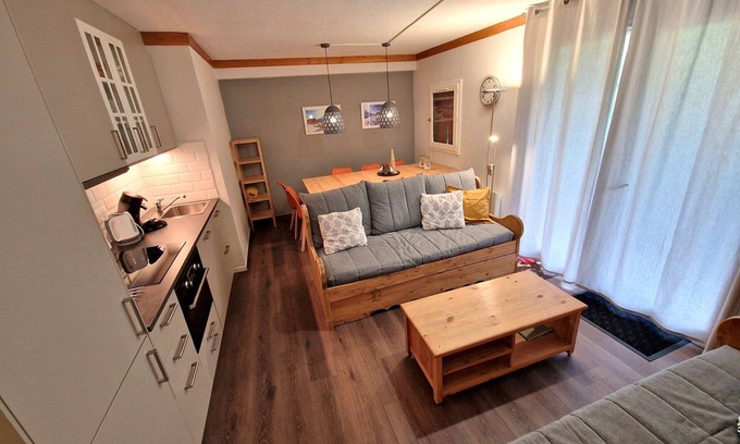 Valfrejus Apartment | Cozy apartment 6/8 ppl, Valfréjus, near slopes and cable cars