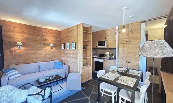 Meribel Apartment | Cozy Apartment by the Slopes - Sleeps 4, Balcony, WiFi, Near Shops & Restaurants
