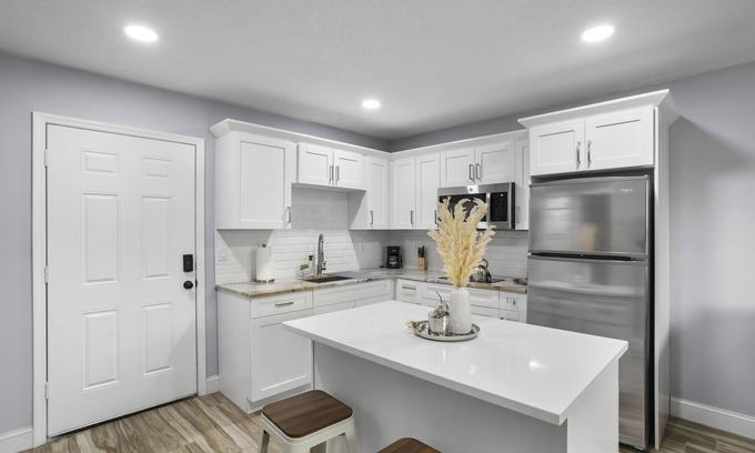 Lake Magdalene Condo | COZY apartment close to Bush GARDEN, 15min DOWNTOWN TAMPA
