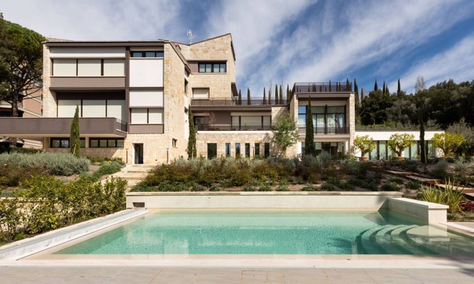 Perugia Apartment | Cozy apartment equipped with all comforts to accommodate up to 6 people, with two bedrooms and two bathrooms. The accommodation is located in a modern condominium complex with a shared swimming pool and enjoys a pleasant view of the shared garden. Semi-c