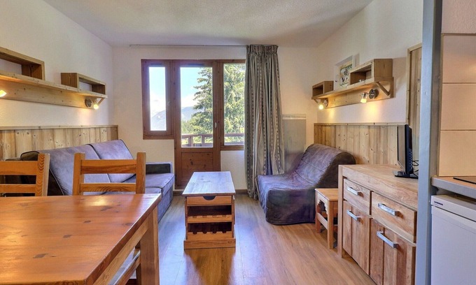 La Perriere Apartment | Cozy Apartment for 4 in La Tania - Ski-in/Ski-out, Balcony, Centrally Located