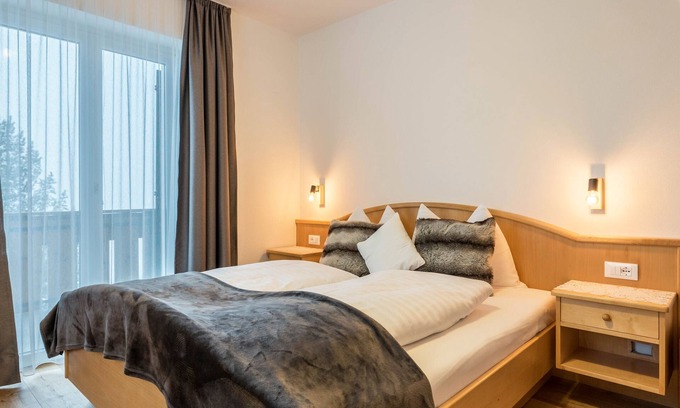Laion Apartment | Cozy Apartment "Geranie - Sonnleitn" with Mountain View & Balcony