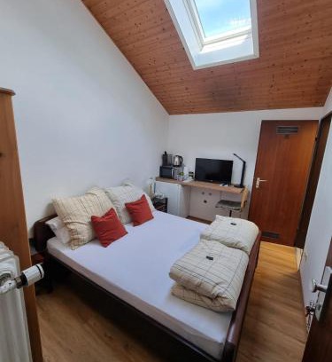 Munchen District Apartment | Cozy apartment in commercial centre for two