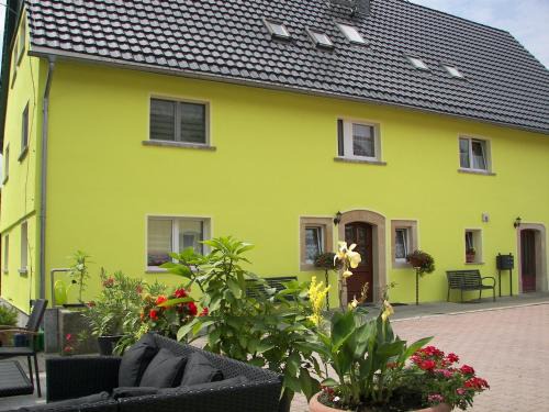 Lichtenhain Apartment | Cozy Apartment in Lichtenhain Germany With Garden