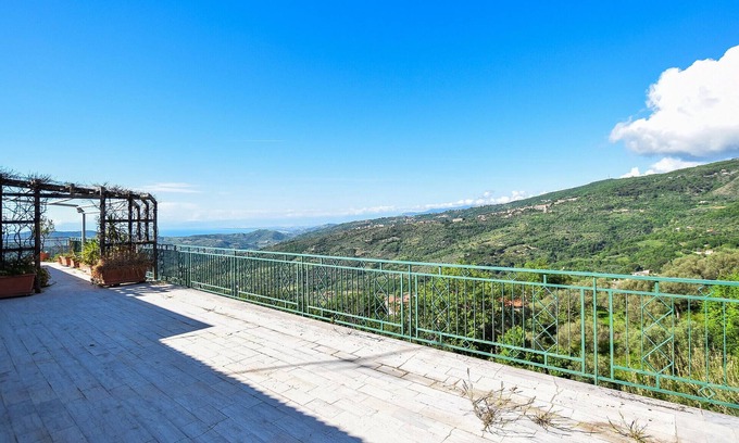 Perdifumo Apartment | Cozy apartment in Perdifumo with WiFi