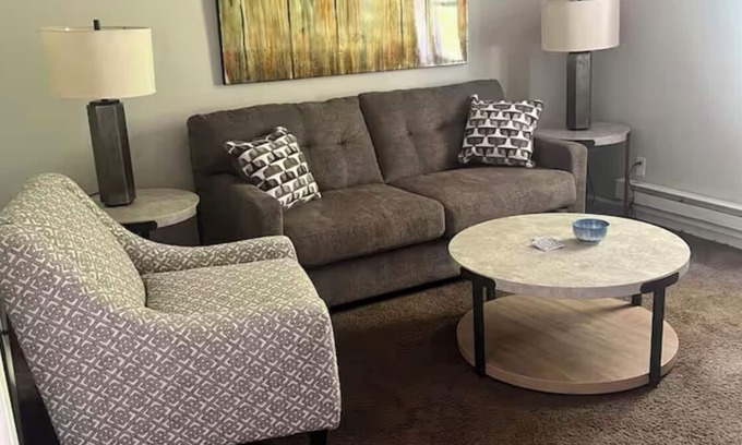 Muncie Apartment | Cozy apartment in tranquil Muncie with AC, WiFi