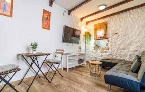 Ubrique Apartment | Cozy Apartment In Ubrique With Wifi