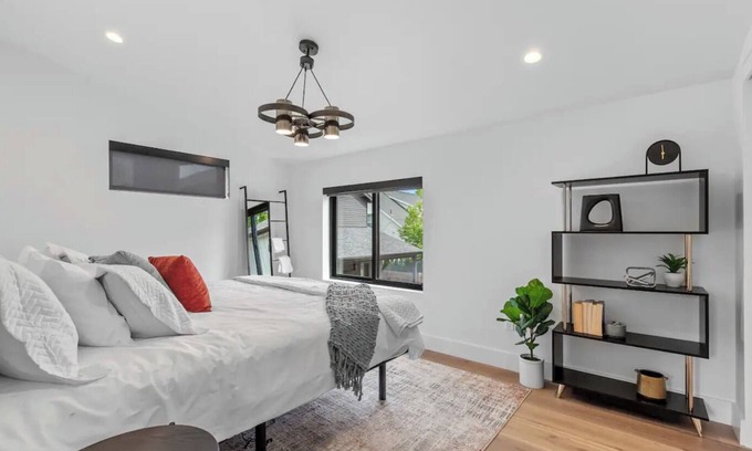 Coeur d'Alene Apartment | Cozy apartment in fabulous Coeur d'Alene with WiFi, AC & Spa!