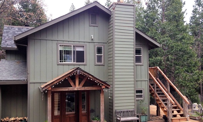 Apple Hill House | Cozy Apartment in the Pines