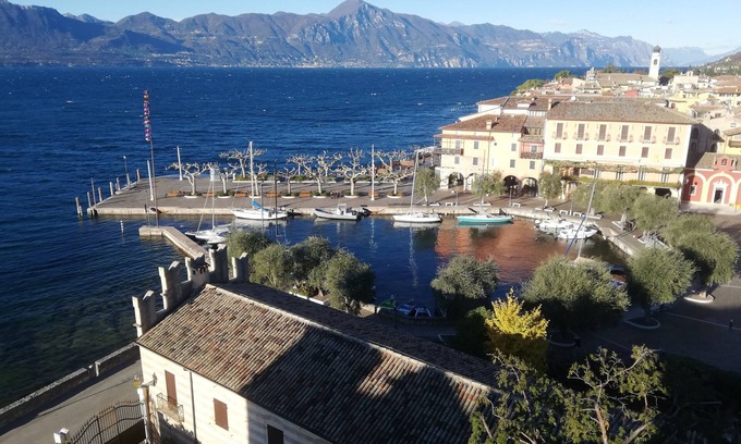Torri del Benaco Apartment | Cozy apartment in old center
