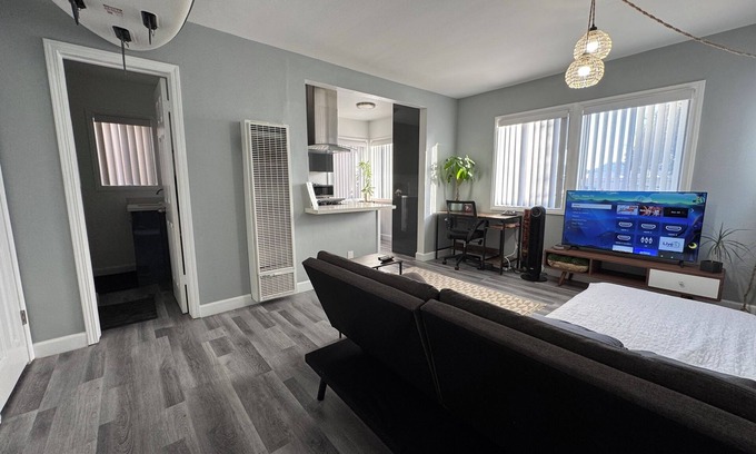 Belmont Shore Apartment | Cozy apartment just 11 minutes drive to Long Beach Cruise Terminal