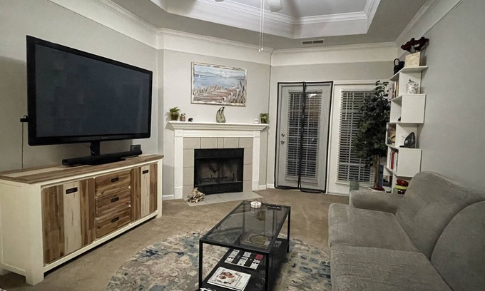 Carmel Apartment | Cozy Apartment less than a 5 minute walk from the Paladium/downtown Carmel!
