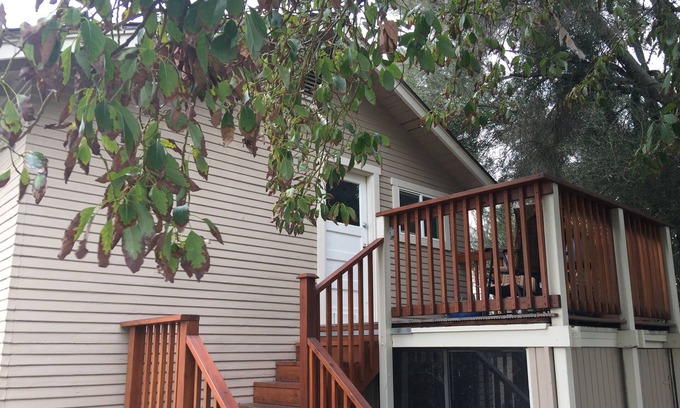 Glendora Apartment | Cozy apartment located walking distance from beautiful downtown Glendora, CA.