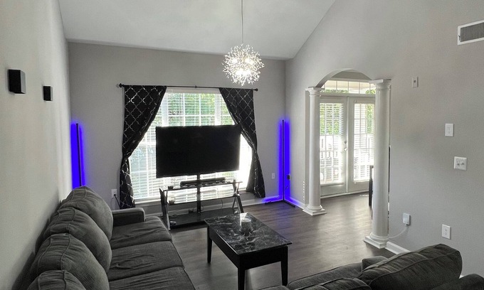 Tucker Apartment | Cozy Apartment/Loft 15 minutes away from downtown Atlanta. Pet-Friendly