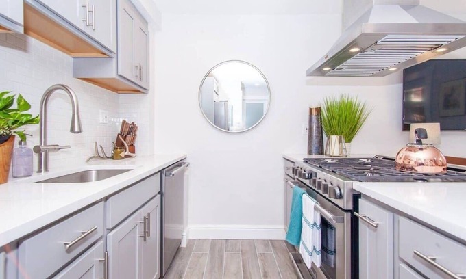 Highland Park House | Cozy Apartment | near T