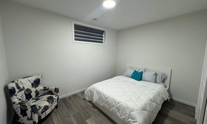 Northwest Calgary Apartment | Cozy Apartment Northwest Calgary