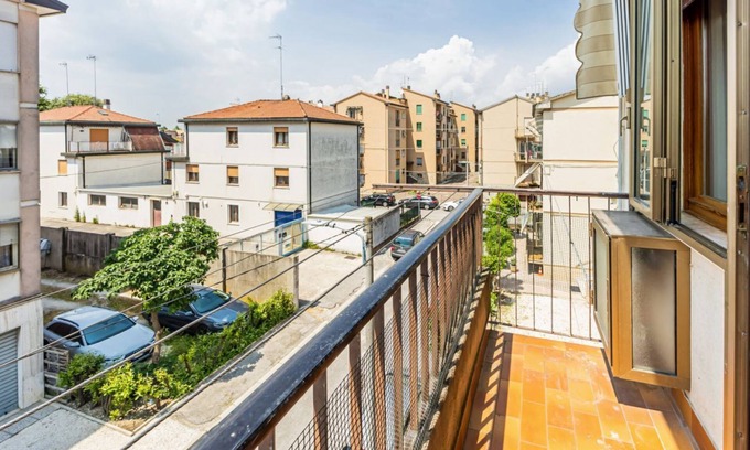 Campalto Apartment | Cozy apartment of 85 sqm located on the third floor (steps to access), can accommodate up to 6 people.The accommodation is conveniently located: just 4.5 km from Venice airport and with only 16 minutes (bus) you can reach Venice; area served by the main