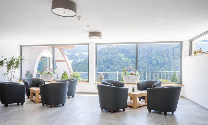 Mareta Apartment | Cozy Apartment Sonnenblume with Mountain View, Wi-Fi, Sauna, Terrace & Balcony; Parking Available