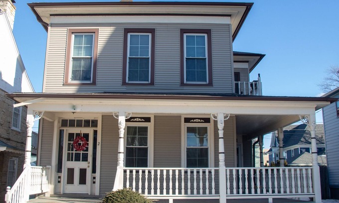 Racine Apartment | Cozy apartment steps away from Lake Michigan!