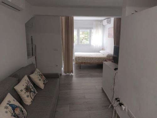 El Pilar Apartment | Cozy Apartment up to 6 persons 3 min to Metro