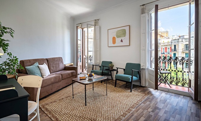 L'Antiga Esquerra de l'Eixample Apartment | Cozy apartment up to 6 guests