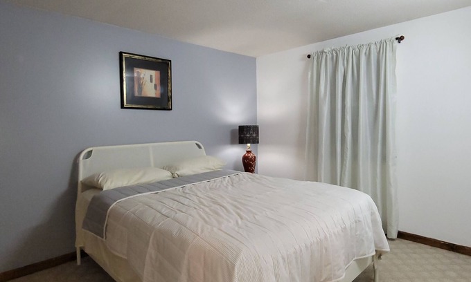North Tonawanda House | Cozy apartment near Niagara Falls, Air Base, Airport, factory outlet mall, & NU