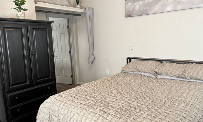Grant County House | Cozy apartment with a full kitchen