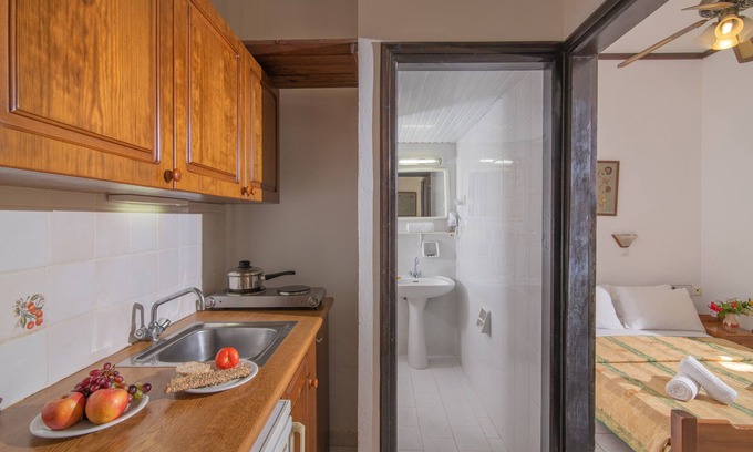 Hersonissos Centre Apartment | Cozy Apartment with garden or pool view