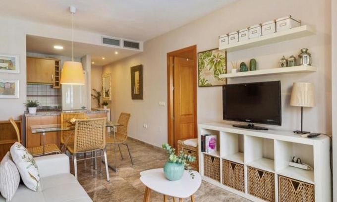Las Lagunas Apartment | Cozy apartment with parking and pool in Mijas