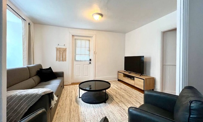 Saint-Jean-Baptiste Apartment | Cozy appartment in Saint-Jean-Baptiste