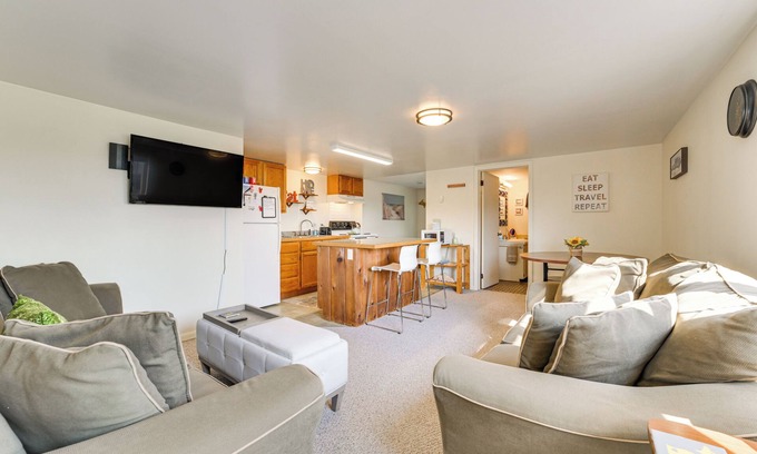 St Ignace Apartment | Cozy Apt < 1 Mi Near Lake Huron & Mackinac Island!