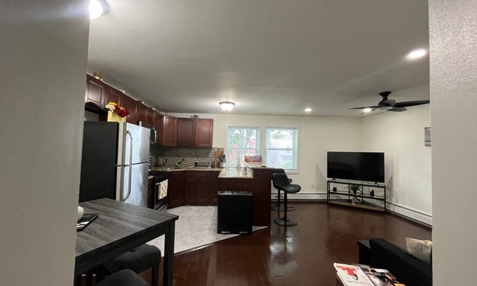Queens Apartment | Cozy apt in Queens, near JFK