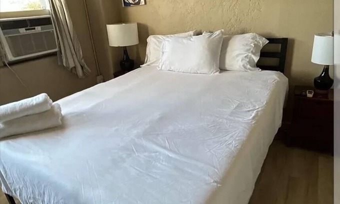 Westlake Apartment | Cozy APT in the Heart of DTLA!
