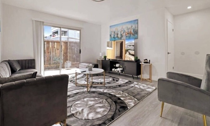 Ceres Apartment | Cozy Apt-King Beds & Shared Pool