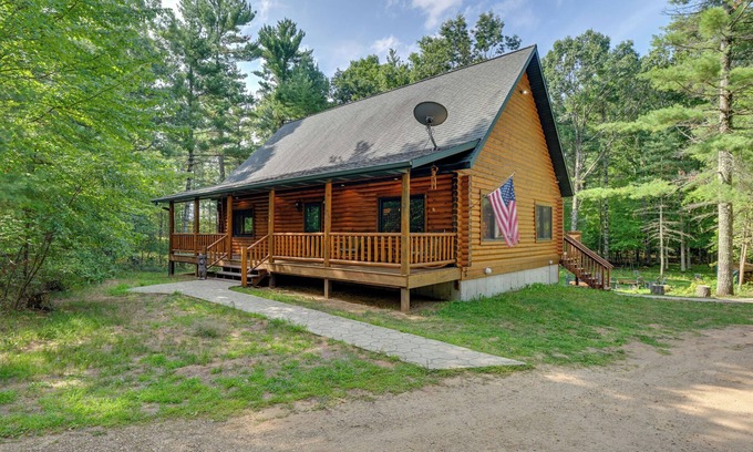 Arkdale Cabin | Cozy Arkdale Wood Cabin Near Petenwell Lake!