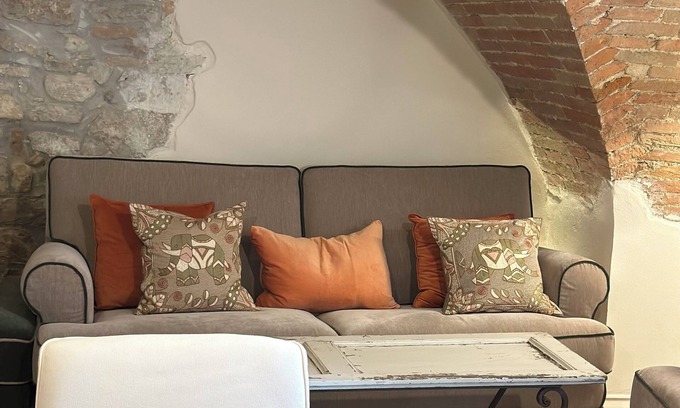 Todi Apartment | Cozy, Artistic One-Bedroom Retreat in Todi- Ground Floor Charm at Nido di Gufi