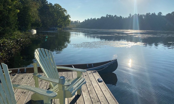 Frontenac Cottage | Cozy Autumn Retreat on Loughborough Lake near Kingston