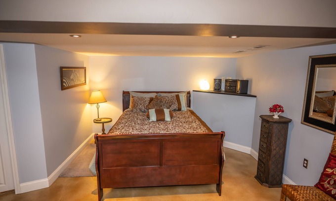 Bolingbrook House | Cozy Basement Suit.