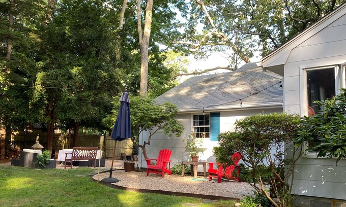 East Marion Cottage | Cozy Beach Cottage with private shared beach