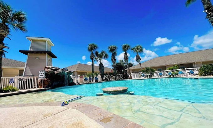 Corpus Christi House | Cozy beach home w/Heated Pool !NO CLN FEE!, Cozy beach home w/Heated Pool !NO CLN FEE!