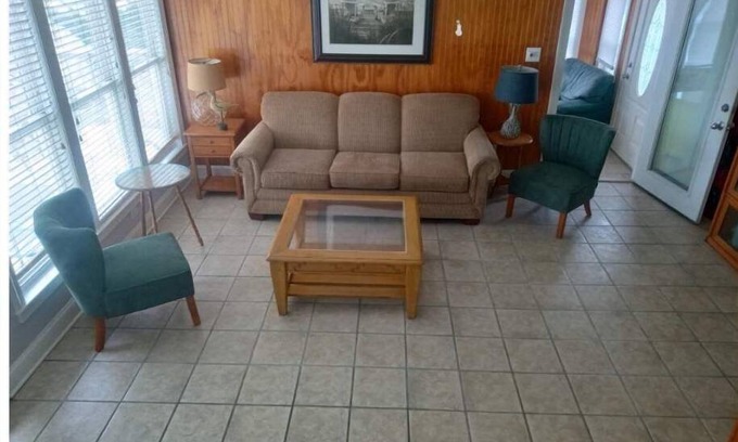 Wimble Shores House | Cozy beach house two blocks from the beach with sunsets over the sound.