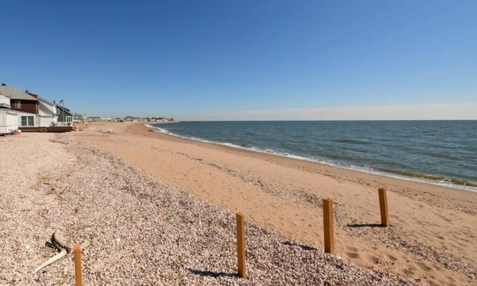 Morgan Point House | Cozy Beach House With Private Beach Access