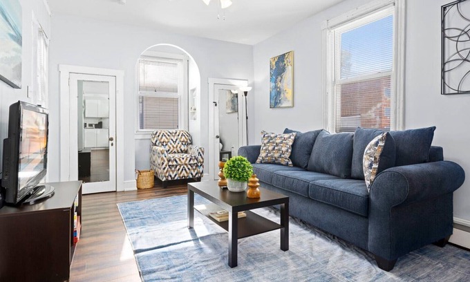 Ventnor City Apartment | Cozy Beach Retreat - 2 Queens + Sofa Bed