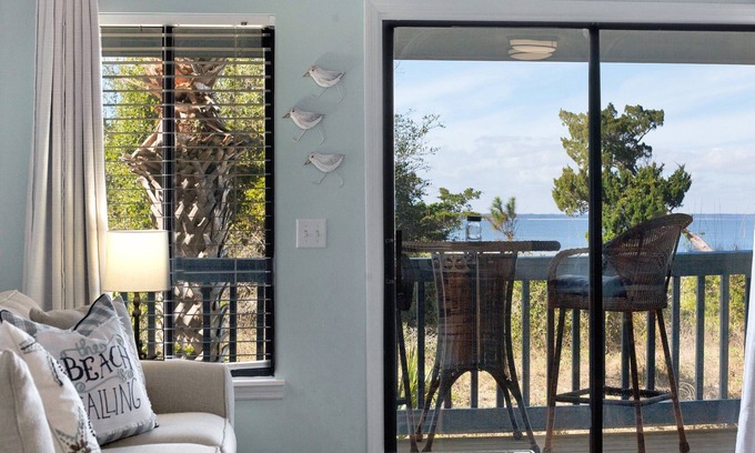 Palmetto Dunes Condo | Cozy Beach Stay with Ocean Views! Pool Access