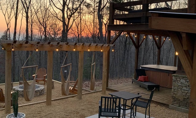 Morganton Cabin | Cozy Bear Lodge Log Cabin, Big Green Egg, Outdoor Grill Station Oasis, Hot Tub