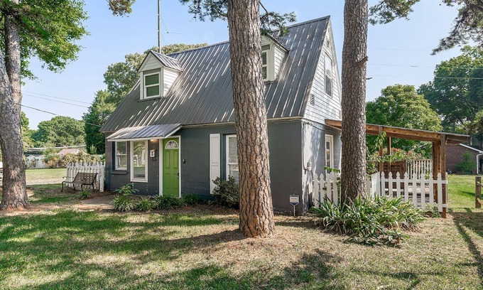 Belmont Cottage | Cozy Belmont Cottage ~ 1mi to shops & restaurants