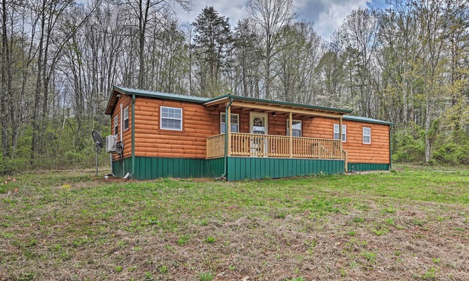 Bidwell Cabin | Cozy Bidwell Cabin w/Deck: Trail & Creek Access!